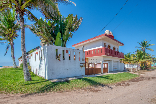 La Manzanilla Realty