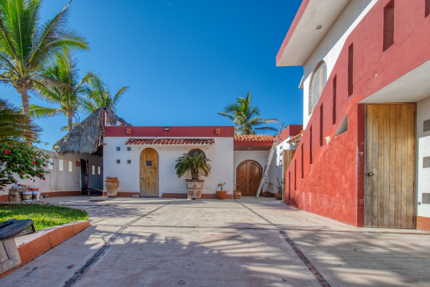 La Manzanilla Realty