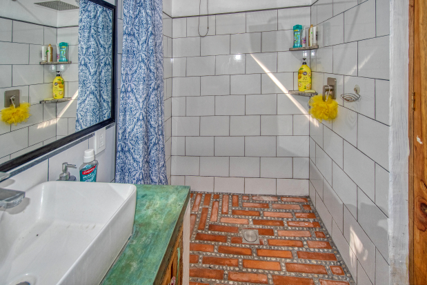 La Manzanilla Realty