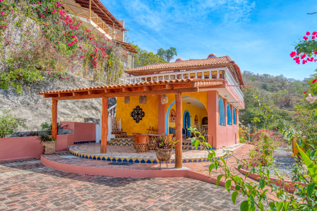 La Manzanilla Realty