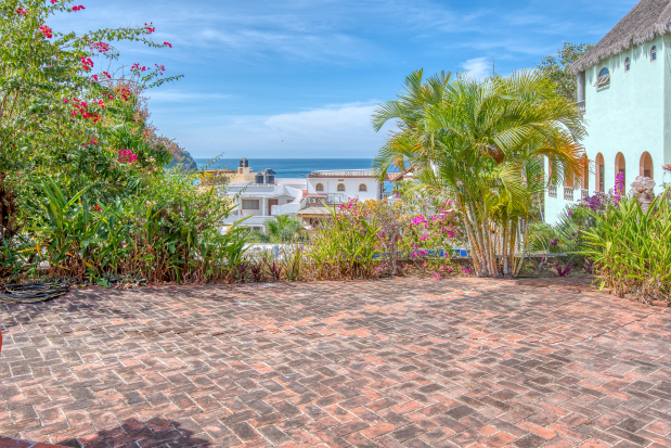 La Manzanilla Realty