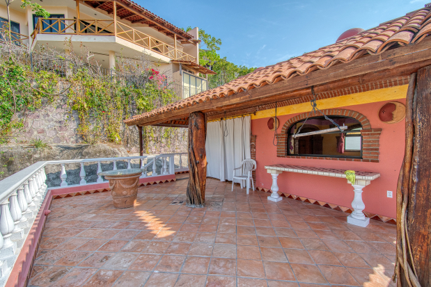 La Manzanilla Realty