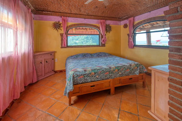 La Manzanilla Realty