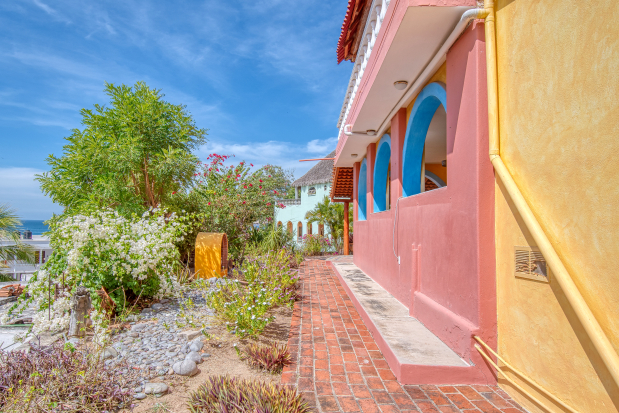 La Manzanilla Realty