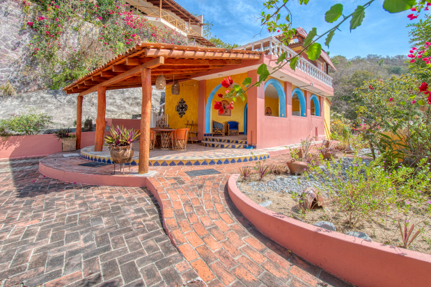 La Manzanilla Realty