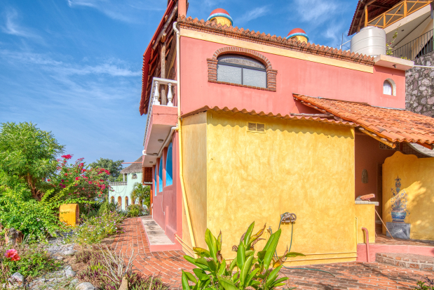 La Manzanilla Realty