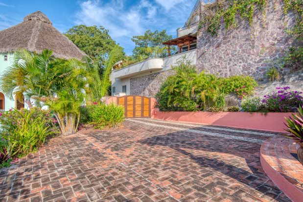 La Manzanilla Realty