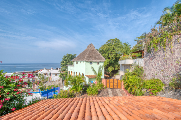 La Manzanilla Realty